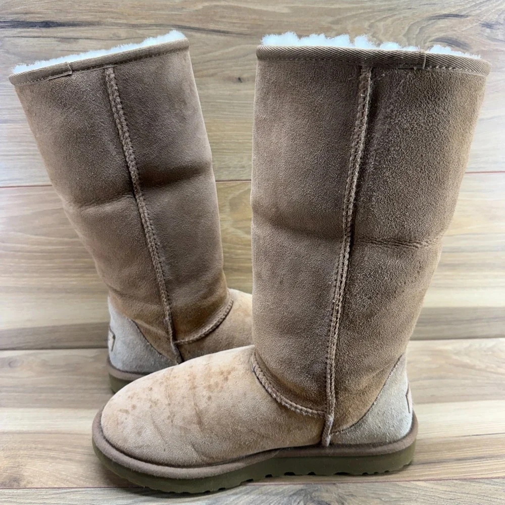 UGG Australia Classic Tall Boots Womens 8 Chestnut Suede Cozy Cottage Core Fur